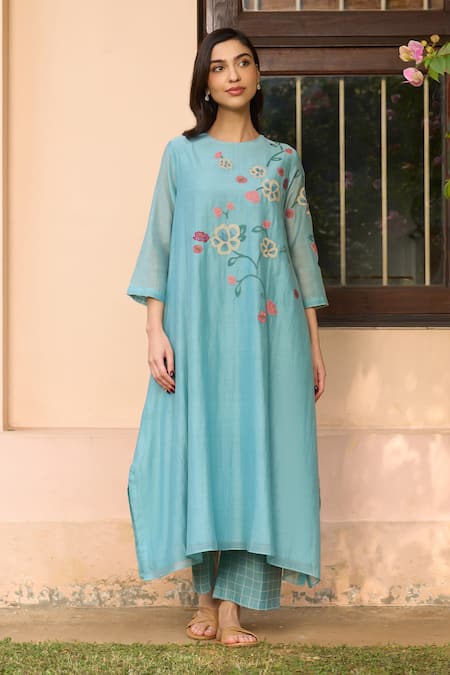 Vaayu Applique Muslin Cotton Kurta & Pant Set 