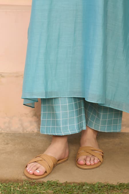Buy_Vaayu_Sky Blue Muslin Applique Round Neck Cotton Kurta And Pant Set _Online_at_Aza_Fashions