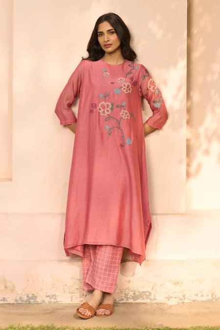 Vaayu Hibiscus Applique Kurta & Pant Set 