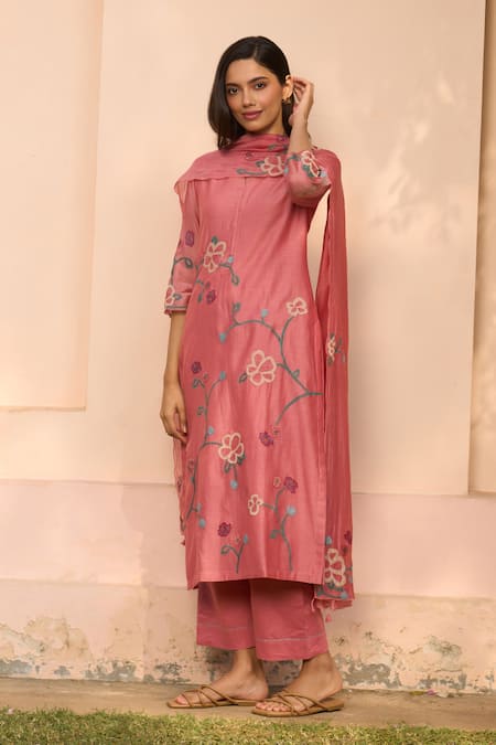 Vaayu Pink Muslin Applique Round Neck Hibiscus Cotton Kurta Set Online at Aza Fashions Vaayu_Pink Muslin Applique Round Neck Hibiscus Cotton Kurta Set _Online_at_Aza_Fashions