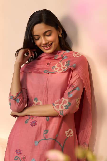 Buy Vaayu Pink Muslin Applique Round Neck Hibiscus Cotton Kurta Set Online at Aza Fashions Buy_Vaayu_Pink Muslin Applique Round Neck Hibiscus Cotton Kurta Set _Online_at_Aza_Fashions