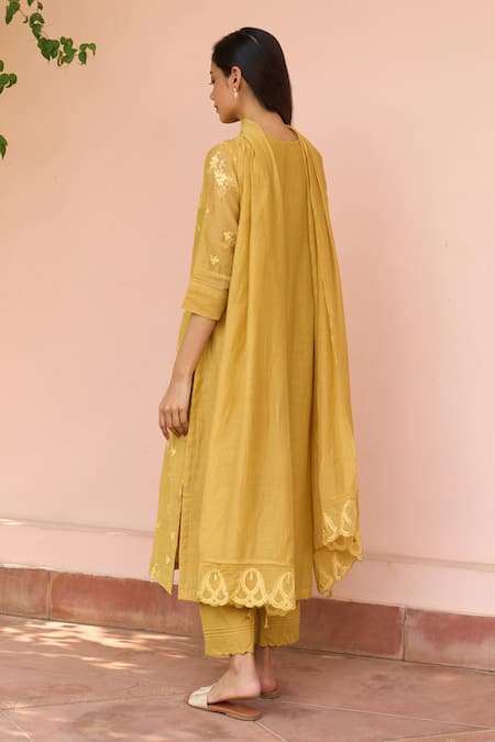 Vaayu Rue Thread Embroidered Muslin Cotton Kurta Set 