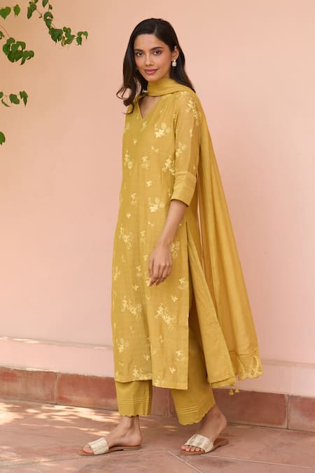Vaayu Yellow Muslin Embroidery V-neck Rue Thread Cotton Kurta Set Online at Aza Fashions Vaayu_Yellow Muslin Embroidery V-neck Rue Thread Cotton Kurta Set _Online_at_Aza_Fashions