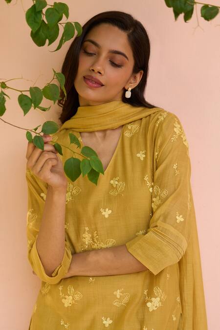 Buy Vaayu Yellow Muslin Embroidery V-neck Rue Thread Cotton Kurta Set Online at Aza Fashions Buy_Vaayu_Yellow Muslin Embroidery V-neck Rue Thread Cotton Kurta Set _Online_at_Aza_Fashions
