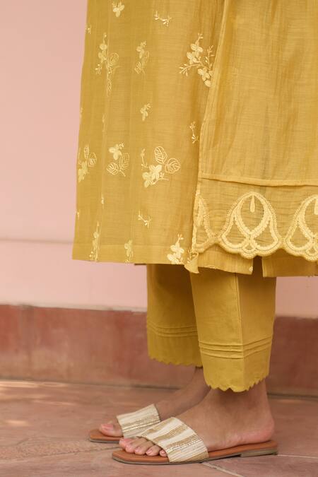 Shop Vaayu Yellow Muslin Embroidery V-neck Rue Thread Cotton Kurta Set Online at Aza Fashions Shop_Vaayu_Yellow Muslin Embroidery V-neck Rue Thread Cotton Kurta Set _Online_at_Aza_Fashions