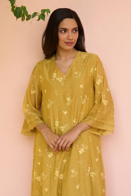 Buy Vaayu Yellow Muslin Embroidery V-neck Rue Thread Kurta And Pant Set Buy_Vaayu_Yellow Muslin Embroidery V-neck Rue Thread Kurta And Pant Set