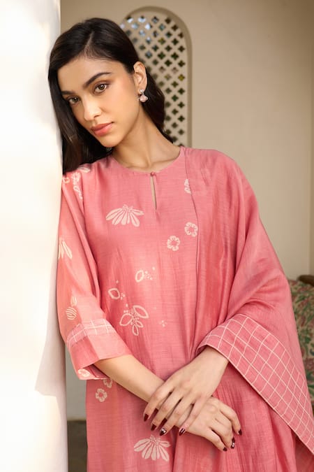 Vaayu_Pink Muslin Applique, Tassels Round Neck Hibicus Floral Cotton Kurta Set _at_Aza_Fashions