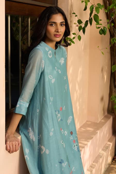 Shop_Vaayu_Muslin Applique Keyhole Neck Floral Pattern Cotton Kurta And Pant Set _Online_at_Aza_Fashions