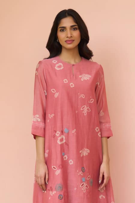 Vaayu_Pink Muslin Applique Round Neck Hibiscus Floral Cotton Kurta And Pant Set _Online_at_Aza_Fashions