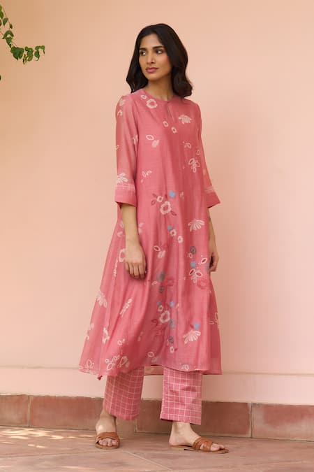 Buy_Vaayu_Pink Muslin Applique Round Neck Hibiscus Floral Cotton Kurta And Pant Set _Online_at_Aza_Fashions