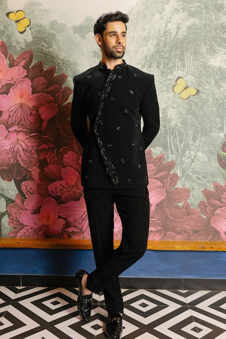 PRAVALIKA KOLA Cross Collar Bandhgala Set 