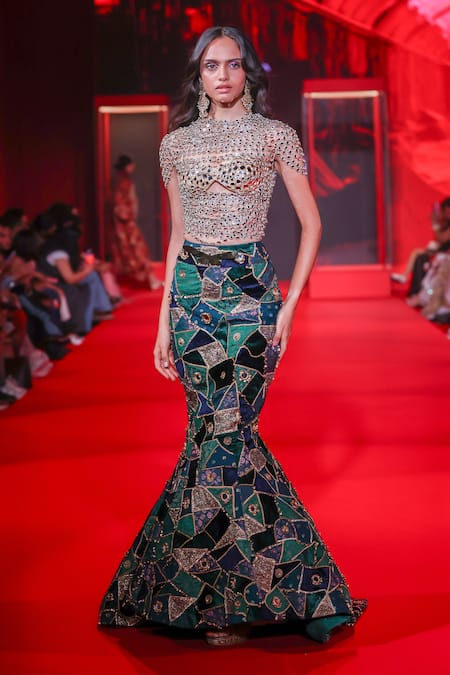 Buy_Itrh_Gold Velvet, Brocade Mirrors, Embroidery Bandeau Ratnanjali Patchwork Skirt Set _Online_at_Aza_Fashions