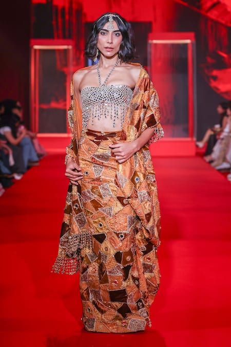 Itrh Agneya Pre-Draped Saree Set With Dupatta 