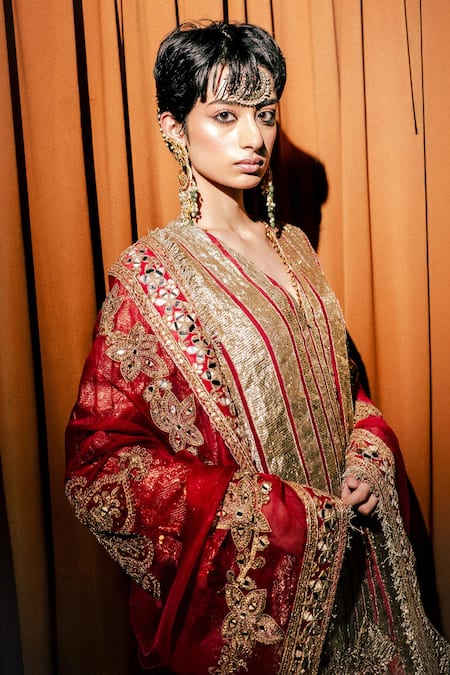 Itrh_Gold Cotton, Organza, Crepe Embroidery, Zari, Gota Suvarna Work Kurta Pant Set _Online_at_Aza_Fashions