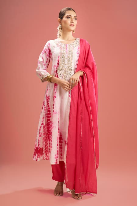Buy Samyukta Singhania Fuchsia Silk, Shantoon, Embroidery, Shibori Pattern Kurta Set Online at Aza Fashions Buy_Samyukta Singhania_Fuchsia Silk, Shantoon, Embroidery, Shibori Pattern Kurta Set _Online_at_Aza_Fashions
