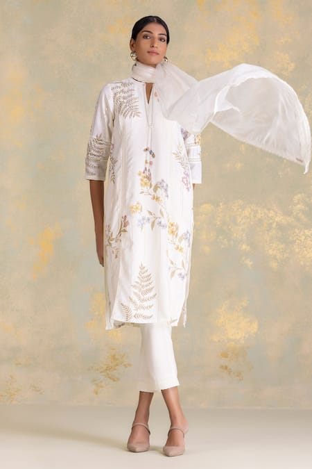 Kaveri_Off White Linen Lace Mandarin Collar Botanique Kurta _Online_at_Aza_Fashions