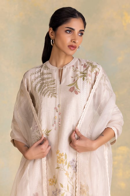 Buy_Kaveri_Off White Linen Zari, Lace Mandarin Collar, Keyhole Neck Botanique Printed Kurta _Online_at_Aza_Fashions