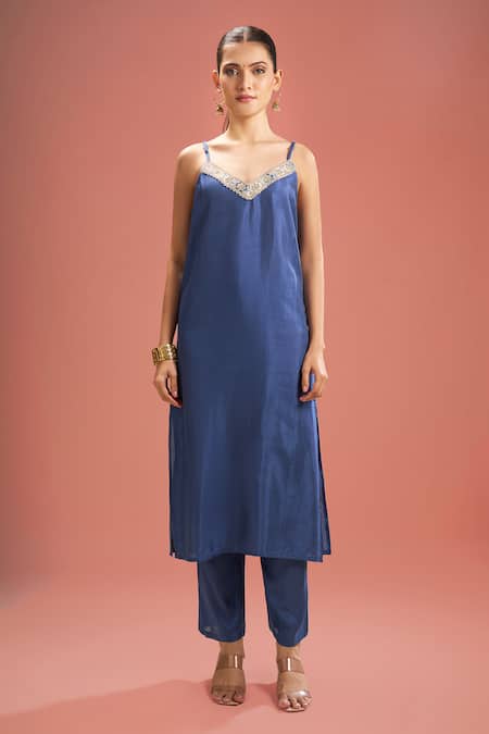 Samyukta Singhania_Off White Chanderi Silk, Shantoon Gota Patti, Shibori Shrug And Kurta Set _Online_at_Aza_Fashions