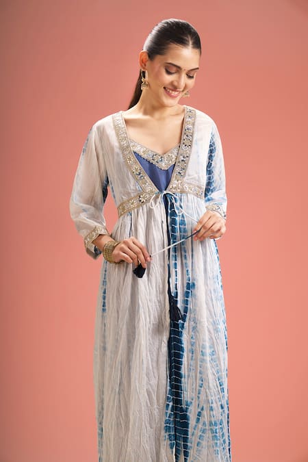 Samyukta Singhania_Off White Chanderi Silk, Shantoon Gota Patti, Shibori Shrug And Kurta Set _at_Aza_Fashions