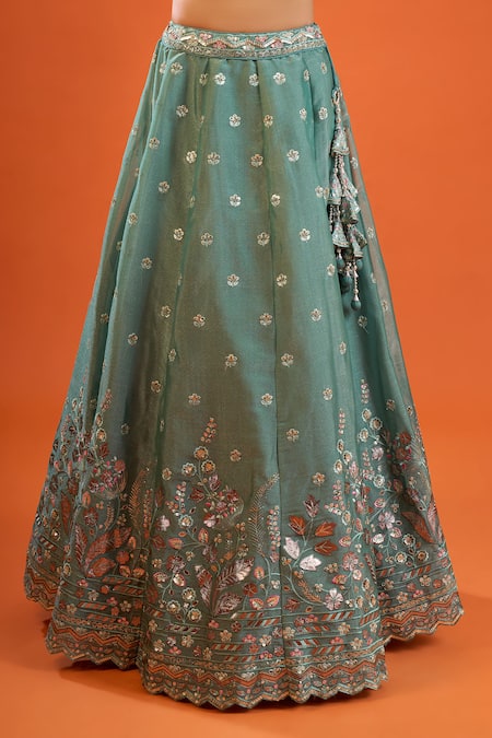 Buy_Samyukta Singhania_Green Organza Sequins, Embroidery Sweetheart Neck Thread Lehenga Set 