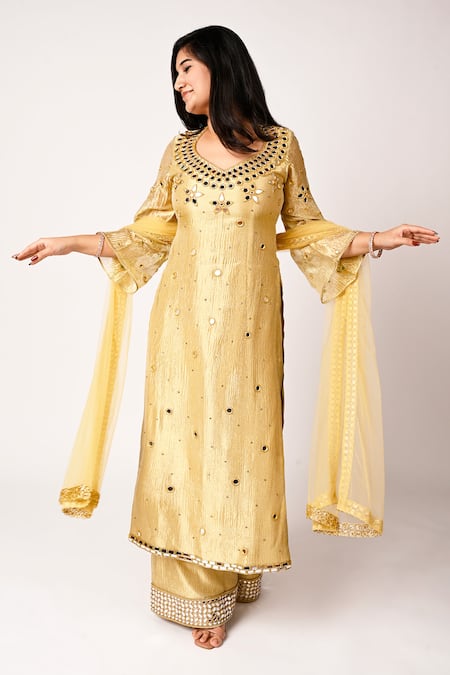 Buy Essay By Sumedha Agrawal Gold Tissue Mirrors V-neck Work Kurta Set Online at Aza Fashions Buy_Essay By Sumedha Agrawal_Gold Tissue Mirrors V-neck Work Kurta Set _Online_at_Aza_Fashions