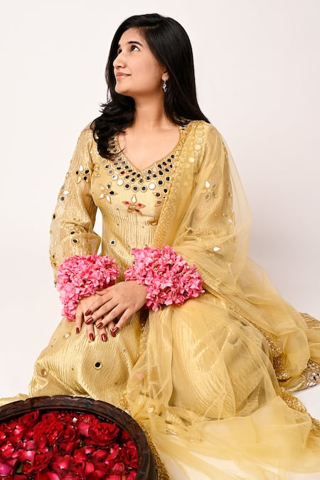 Essay By Sumedha Agrawal Gold Tissue Mirrors V-neck Work Kurta Set at Aza Fashions Essay By Sumedha Agrawal_Gold Tissue Mirrors V-neck Work Kurta Set _at_Aza_Fashions