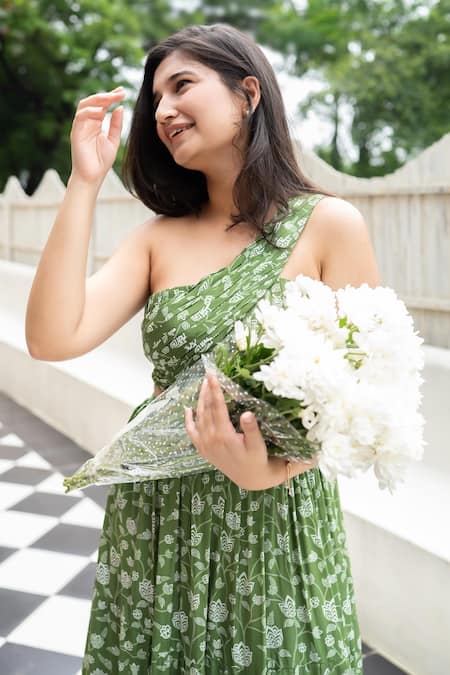 Buy Essay By Sumedha Agrawal Green Crepe, Viscose One Shoulder Printed Top And Skirt Set Online at Aza Fashions Buy_Essay By Sumedha Agrawal_Green Crepe, Viscose One Shoulder Printed Top And Skirt Set _Online_at_Aza_Fashions
