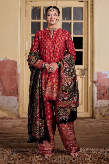 Safaa Muaqbil Floral Pattern Kurta Set 