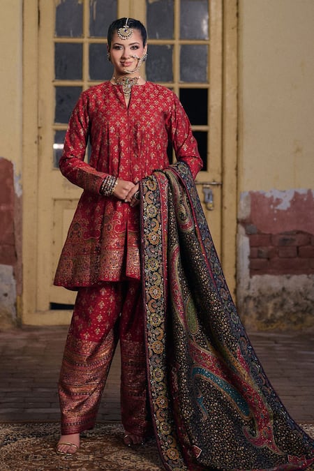 Shop_Safaa_Red Silk Zari Split V-neck, Yes Muaqbil Floral Pattern Kurta Set _Online_at_Aza_Fashions