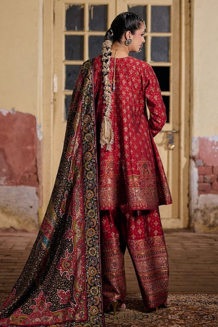 Safaa Muaqbil Floral Pattern Kurta Set 