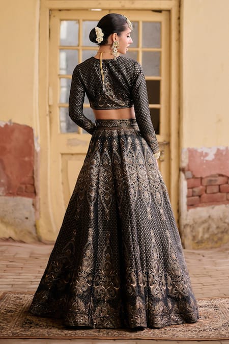 Safaa Raatrani Zari Woven Lehenga Set 