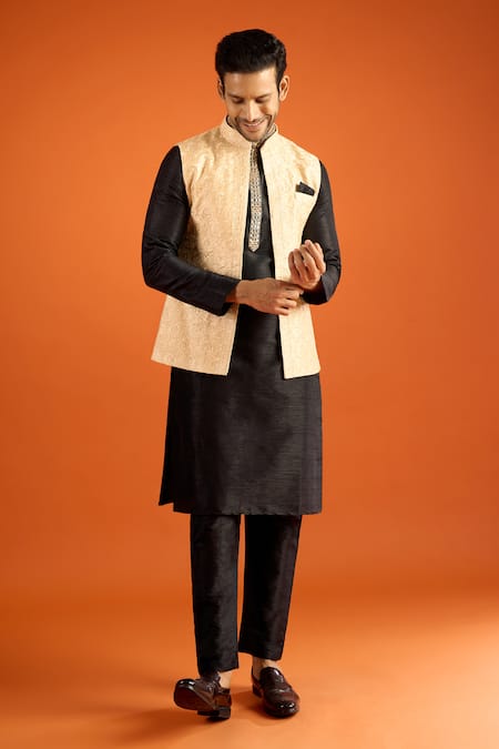 Arihant Rai Sinha Embroidered Bundi & Kurta Set 