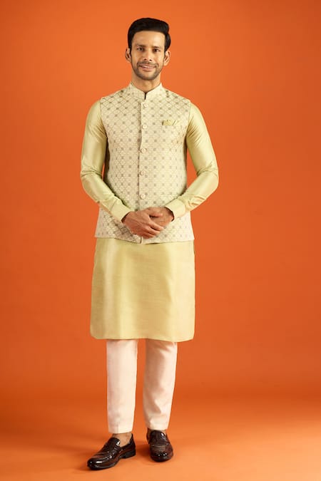 Arihant Rai Sinha Kurta & Sleeveless Bundi Set 