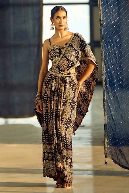 Buy Samyukta Singhania Black Satin, Viscose, Modal Embroidery Floral Print Pre-draped Saree With Blouse Buy_Samyukta Singhania_Black Satin, Viscose, Modal Embroidery Floral Print Pre-draped Saree With Blouse