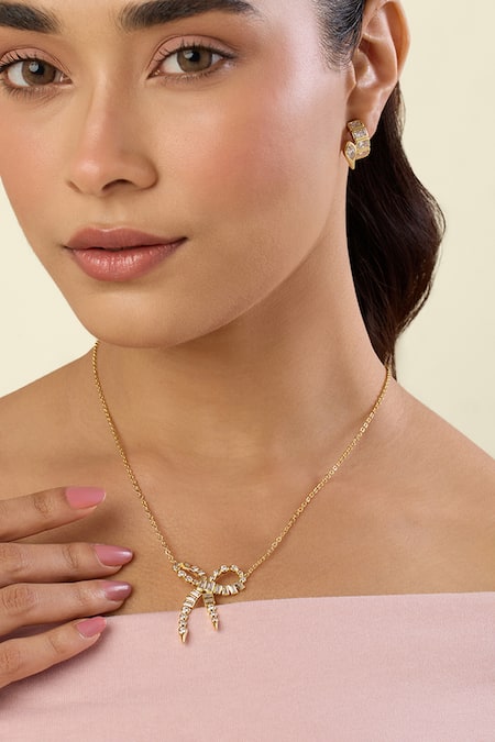 Isharya Bowcore Necklace Set 