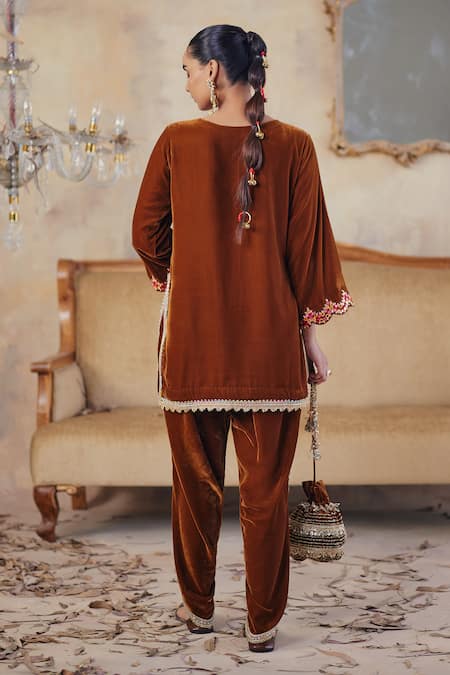 Ajiesh Oberoi Tasavvur Velvet Kurta & Dhoti Pant Set 