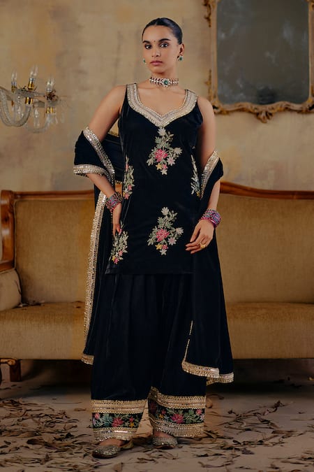 Ajiesh Oberoi Siddat Embroidered Kurta Farshi Salwar Set 