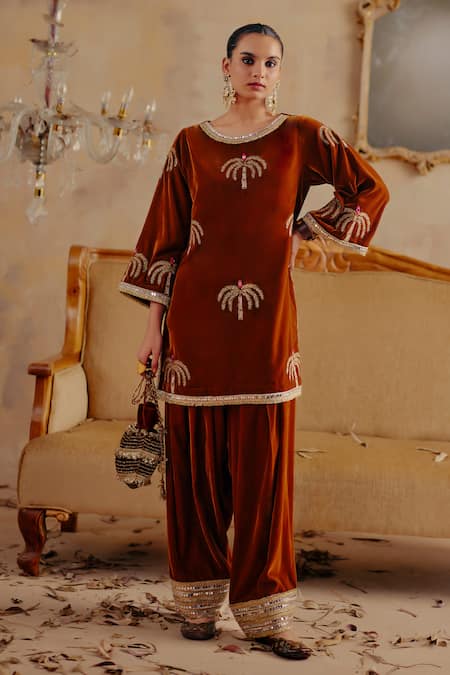 Ajiesh Oberoi Madhurima Embroidered Kurta & Salwar Set 