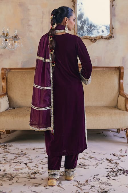 Ajiesh Oberoi Roohani Embroidered Kurta Pant Set 