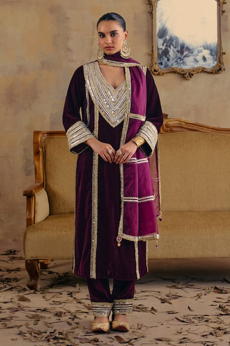 Ajiesh Oberoi Roohani Embroidered Kurta Pant Set 