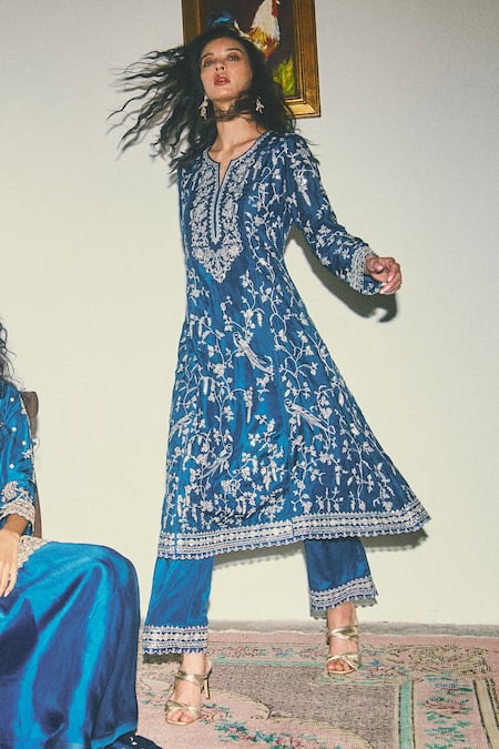 Anushree Reddy Aari Embroidered Kurta Set 