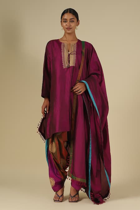 LATHA PUTTANNA Karnataka Silk Embroidered Yoke Kurta Set 