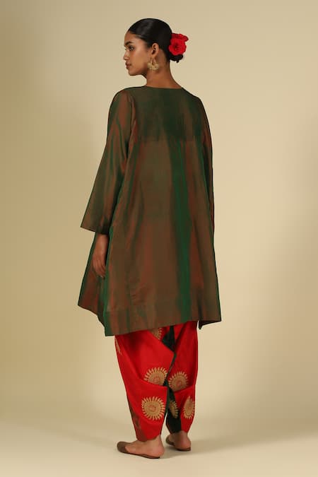 LATHA PUTTANNA Karnataka Silk Embroidered Kurta Set 