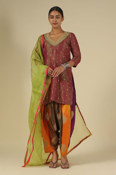 LATHA PUTTANNA Hand Embroidered Karnataka Silk Kurta Set  