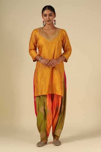 Buy_LATHA PUTTANNA_Yellow Silk Embroidery, Mirrors, Zari V-neck Hand Karnataka Kurta Set _Online_at_Aza_Fashions