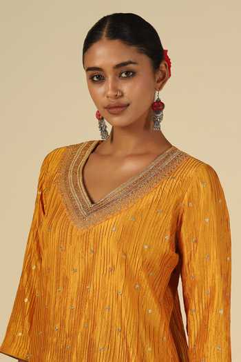 Buy_LATHA PUTTANNA_Yellow Silk Embroidery, Mirrors, Zari V-neck Hand Karnataka Kurta Set 