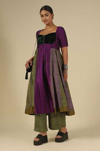 Buy_LATHA PUTTANNA_Green Silk, Cotton, Velvet Sweetheart Block Print Karnataka Kurta And Pant Set _Online_at_Aza_Fashions