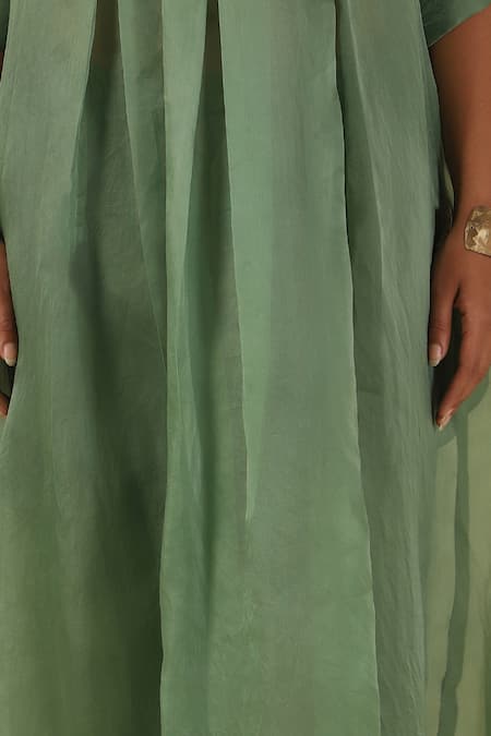 Buy_LATHA PUTTANNA_Green Organza, Satin Embroidery Round Neck Silk Thread Kurta 