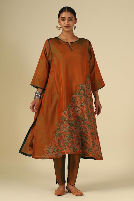 LATHA PUTTANNA Silk Thread Embroidered Kurta Set 