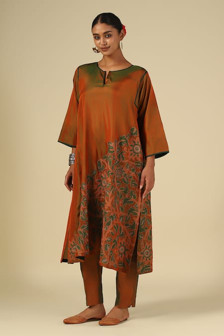 Shop_LATHA PUTTANNA_Green Silk, Cotton Embroidery Split V-neck, Yes Thread Kurta Set _Online_at_Aza_Fashions